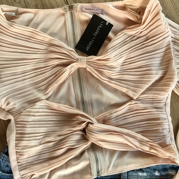 Huxley + Harper twisted top - Picture 6 of 6